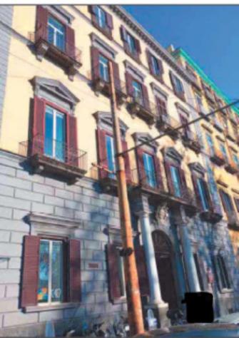 appartamento in vendita a Napoli in zona Chiaia