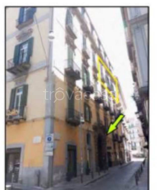 appartamento in vendita a Napoli in zona Chiaia