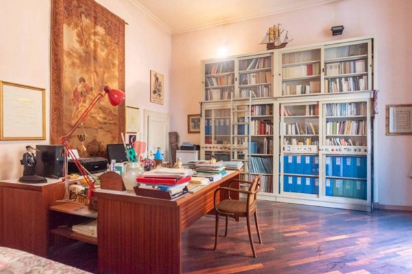 appartamento in vendita a Napoli in zona Stella