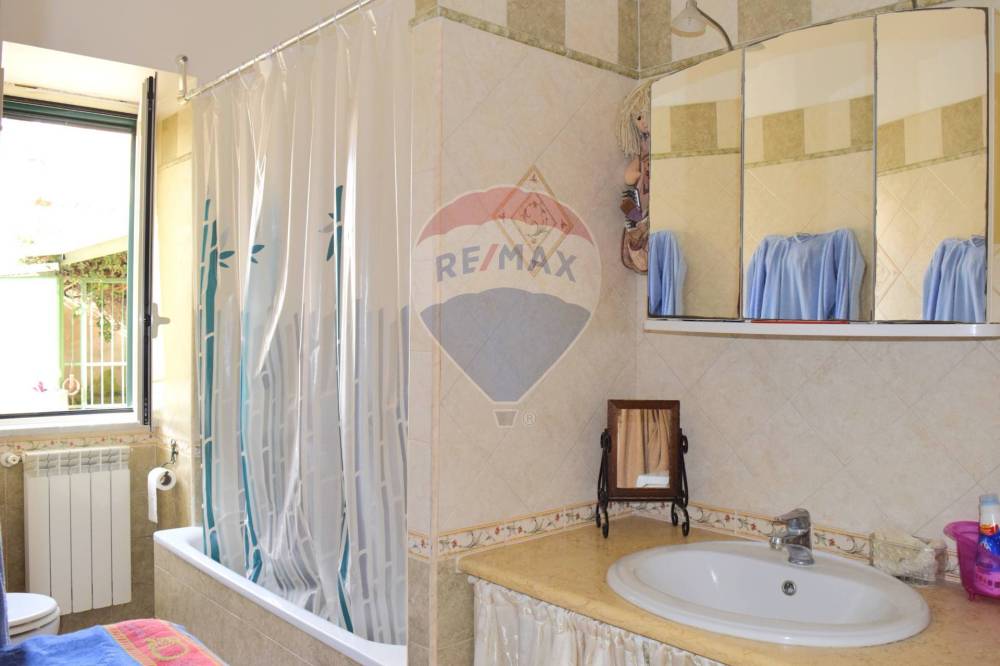 casa indipendente in vendita a Napoli in zona Pianura