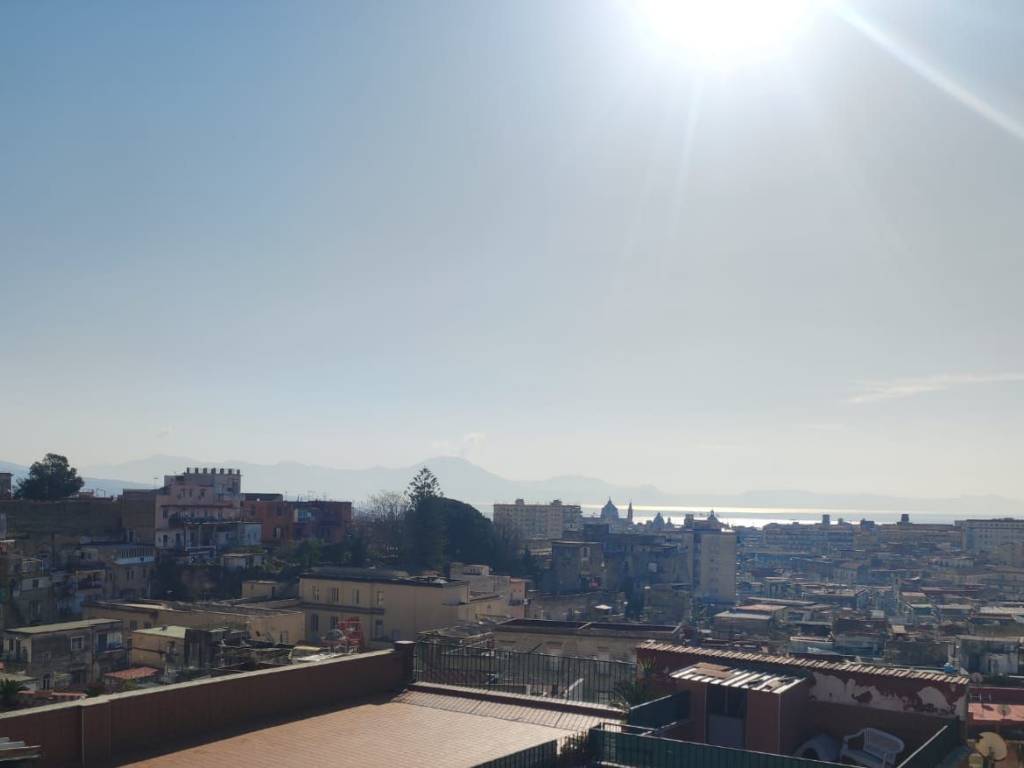 appartamento in vendita a Napoli in zona San Carlo all'Arena