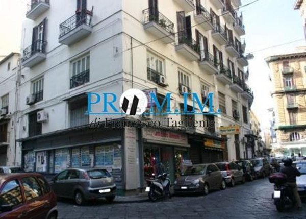 locale commerciale in vendita a Napoli in zona Pendino / San Giuseppe