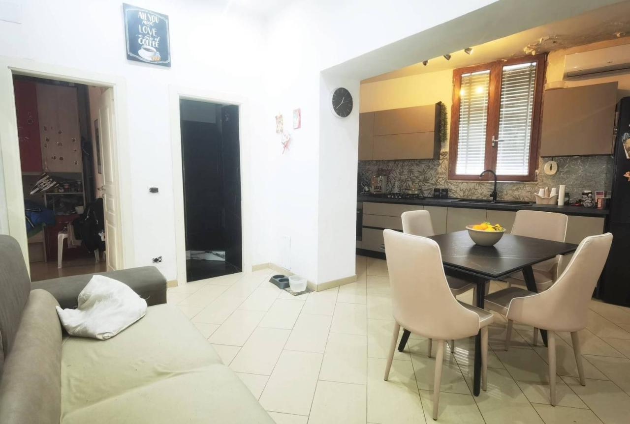 appartamento in vendita a Napoli in zona San Carlo all'Arena