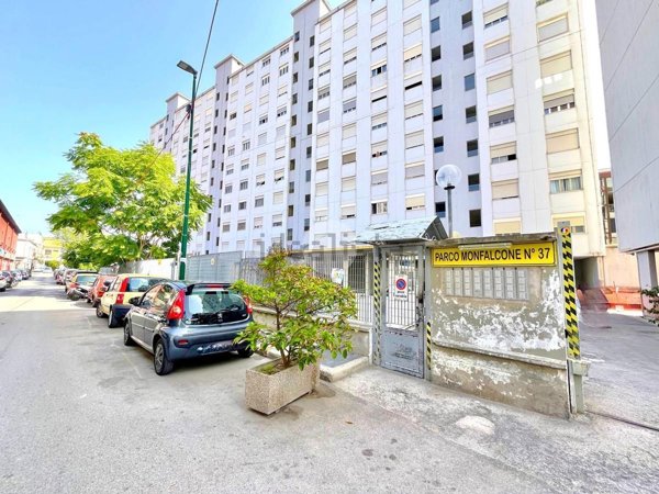 appartamento in vendita a Napoli in zona Poggioreale
