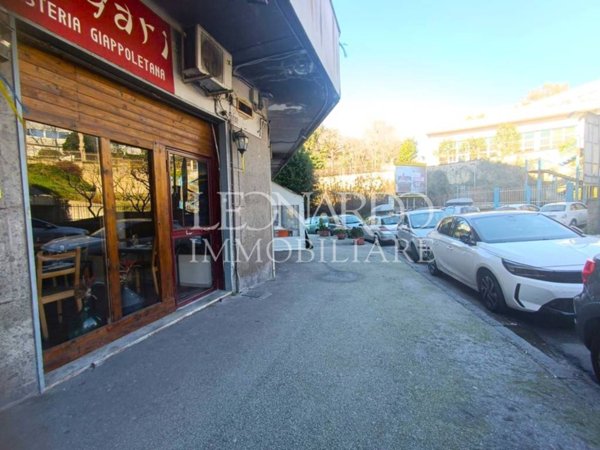 negozio in vendita a Napoli in zona Camaldoli