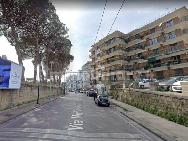 negozio in vendita a Napoli in zona Camaldoli