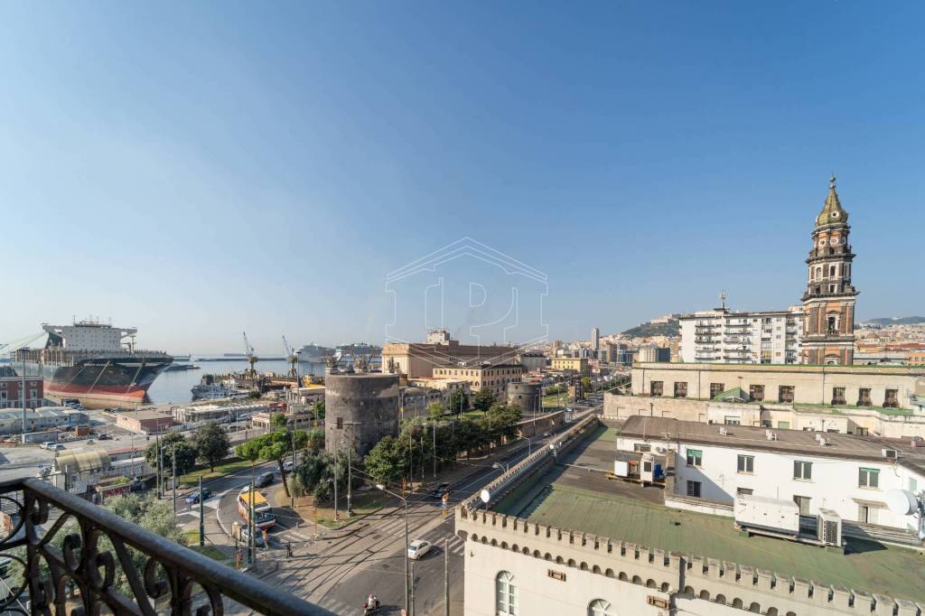 appartamento in vendita a Napoli in zona Mercato