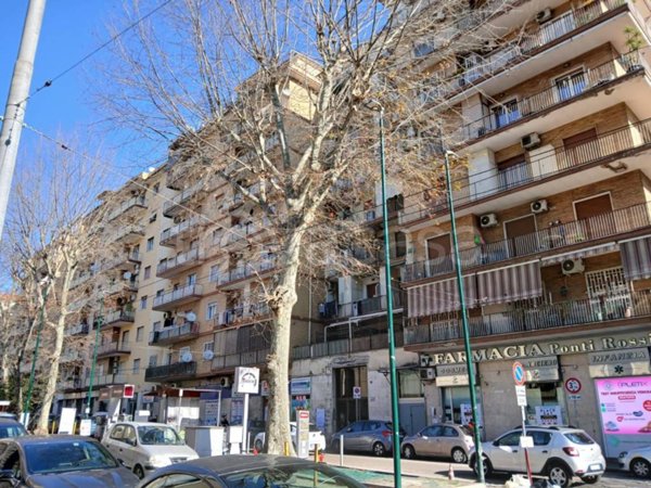 appartamento in vendita a Napoli in zona San Carlo all'Arena
