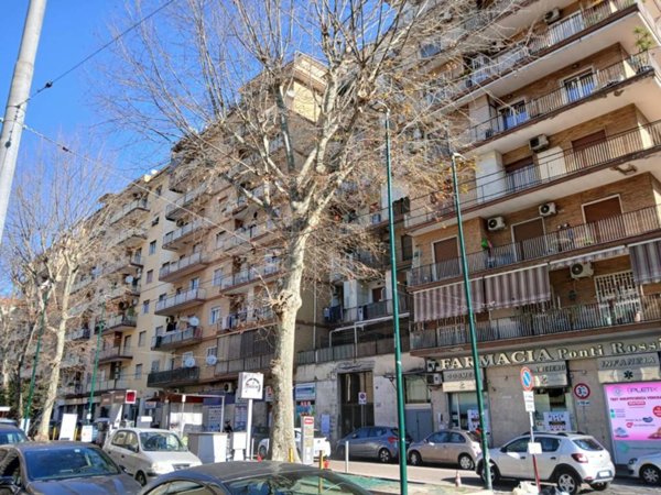 appartamento in vendita a Napoli in zona San Carlo all'Arena
