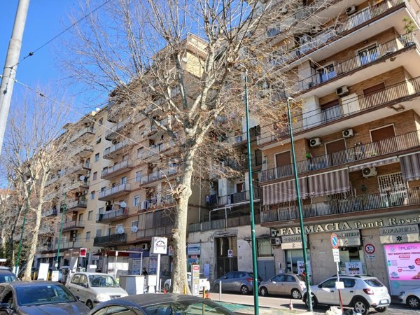 appartamento in vendita a Napoli in zona San Carlo all'Arena