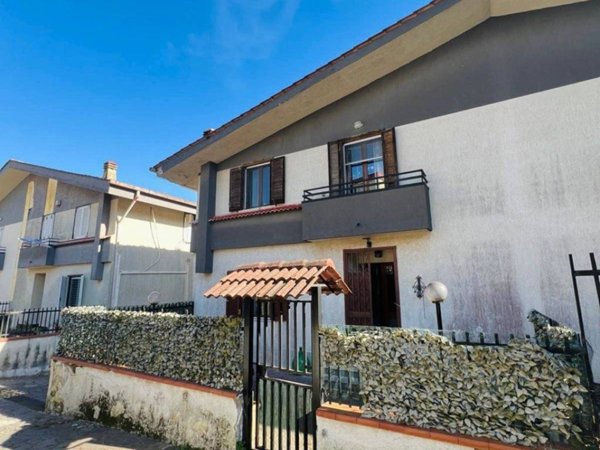 casa indipendente in vendita a Napoli in zona Camaldoli