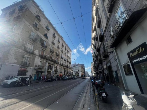 negozio in vendita a Napoli in zona Pendino / San Giuseppe