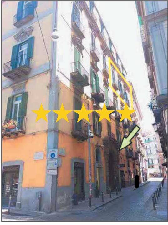 appartamento in vendita a Napoli in zona Chiaia