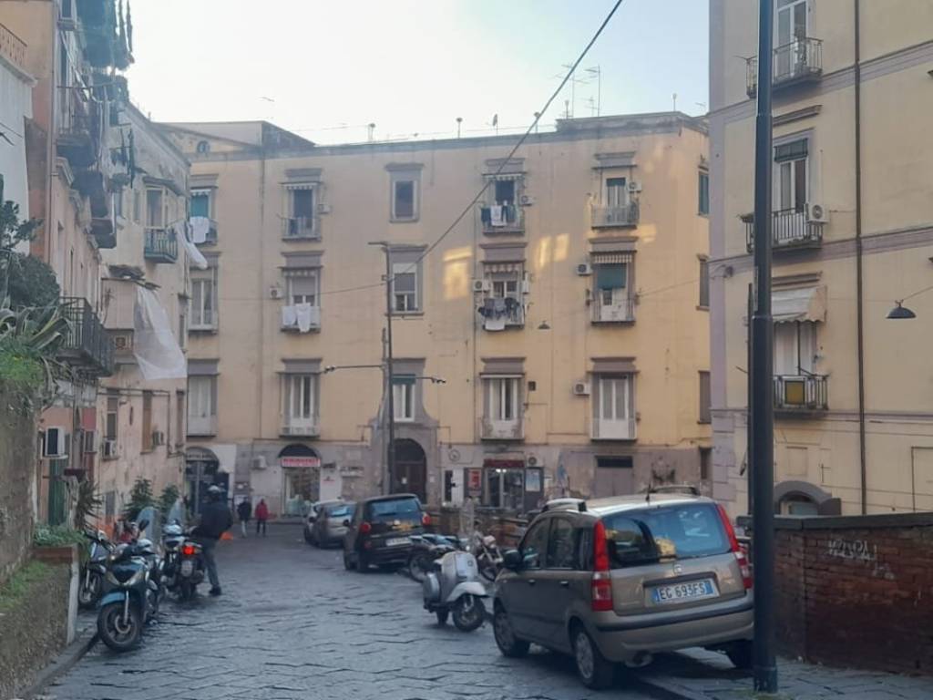 appartamento in vendita a Napoli in zona Stella