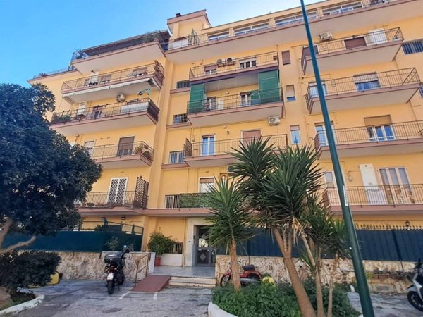 appartamento in vendita a Napoli in zona Fuorigrotta