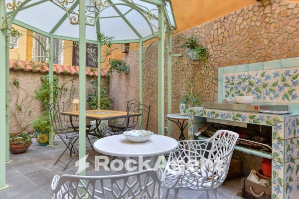 appartamento in vendita a Napoli in zona Chiaia
