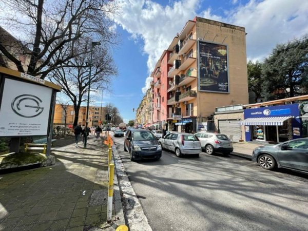 negozio in vendita a Napoli in zona Soccavo