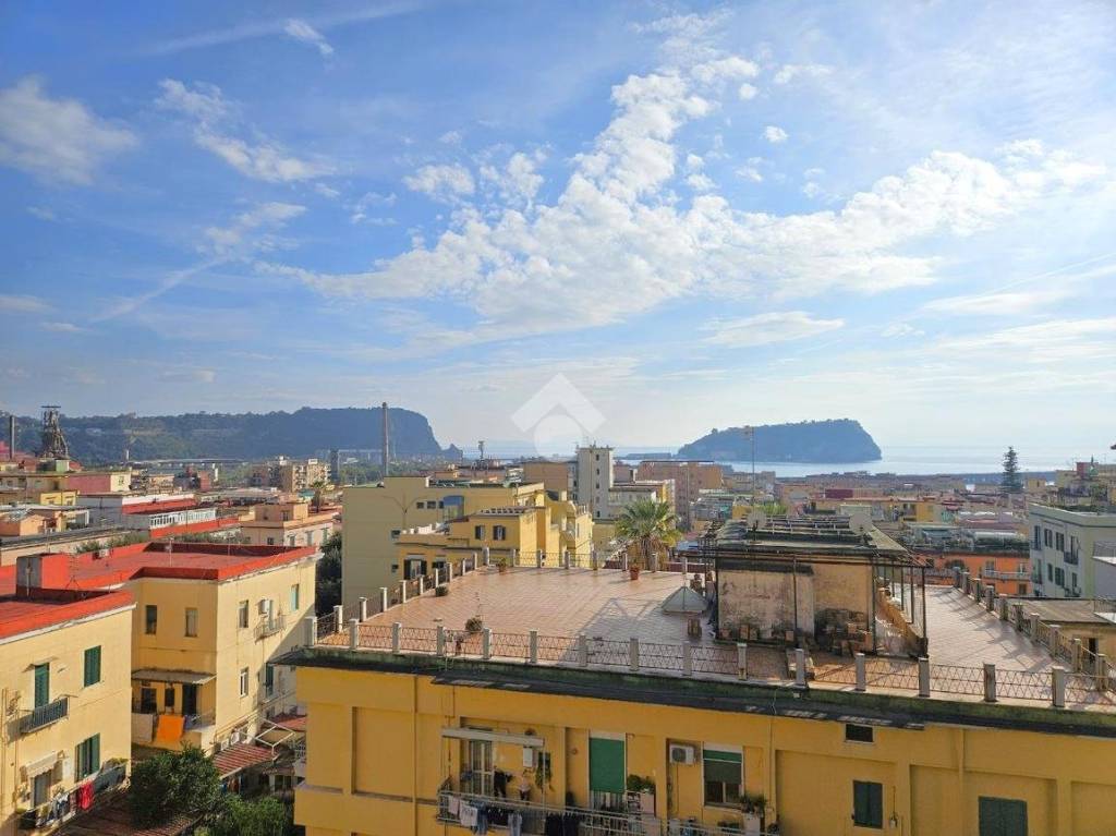 appartamento in vendita a Napoli in zona Bagnoli