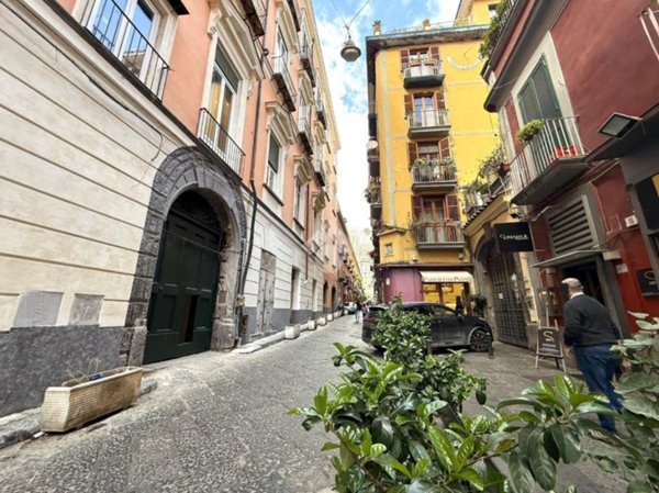 monolocale in vendita a Napoli in zona Chiaia