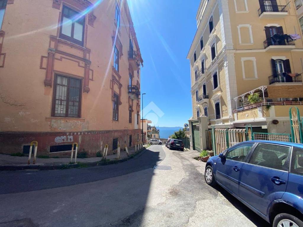 ufficio in vendita a Napoli in zona Vomero