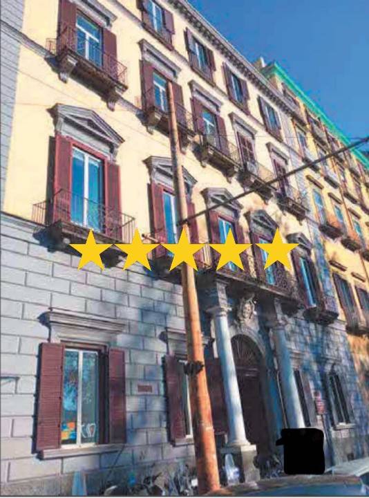 appartamento in vendita a Napoli in zona Chiaia