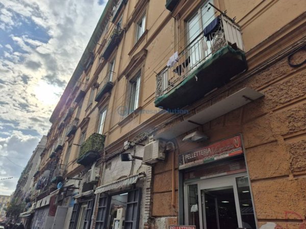 negozio in vendita a Napoli in zona Vicaria