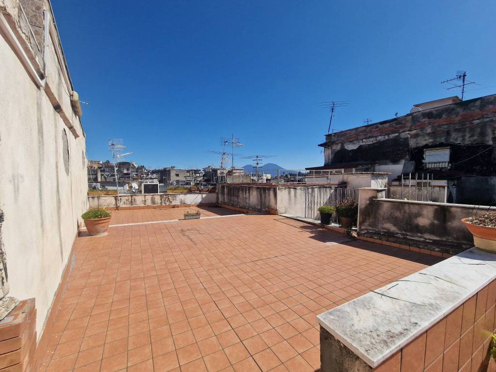 appartamento in vendita a Napoli in zona Stella