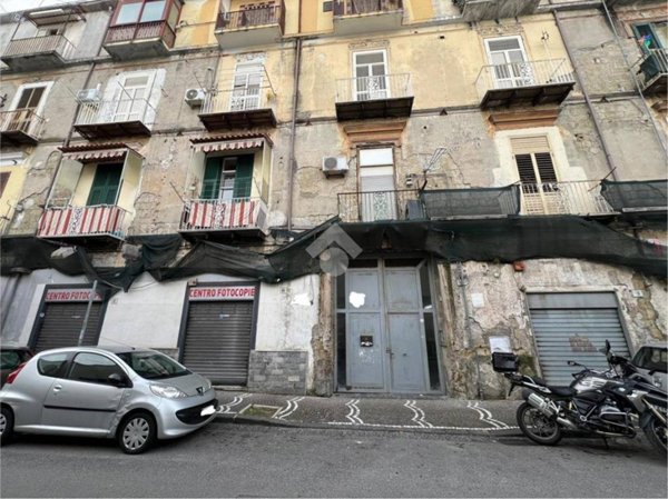 locale commerciale in vendita a Napoli in zona San Giovanni a Teduccio