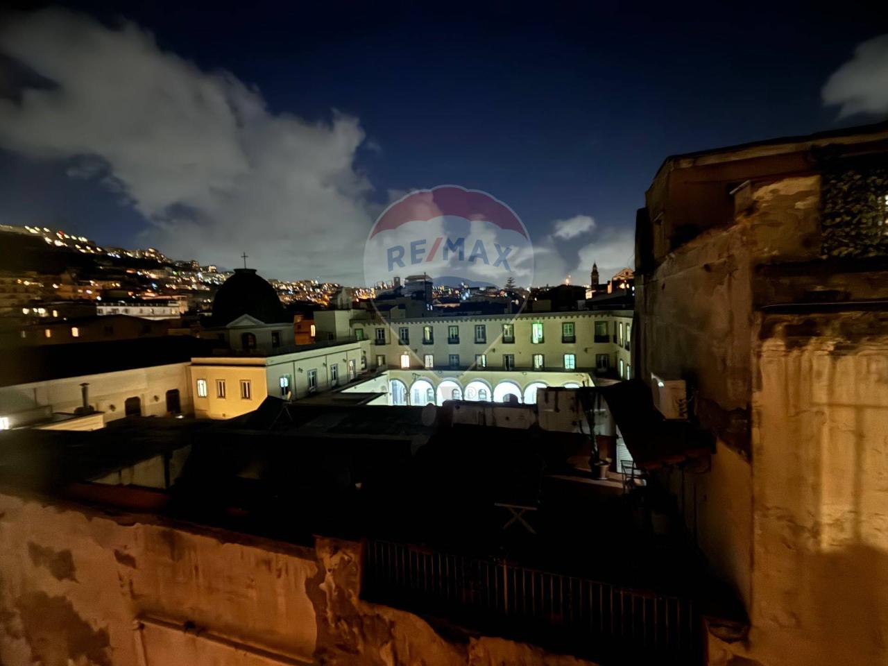 appartamento in vendita a Napoli in zona Stella