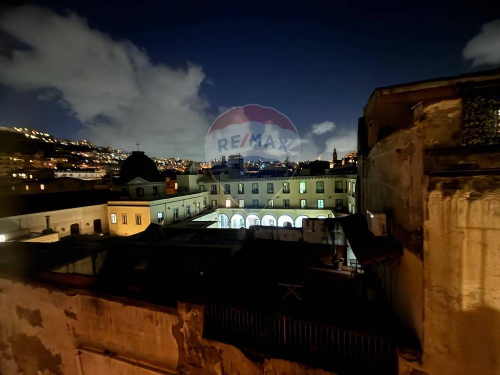 appartamento in vendita a Napoli in zona Stella