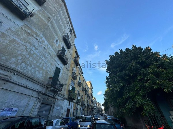 appartamento in vendita a Napoli in zona San Carlo all'Arena