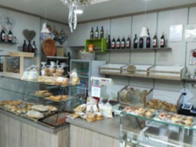 negozio in vendita a Napoli in zona Capodimonte / Colli Aminei