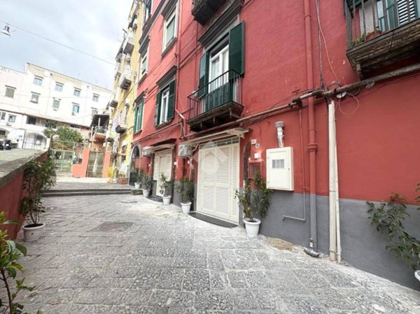 appartamento in vendita a Napoli in zona Chiaia