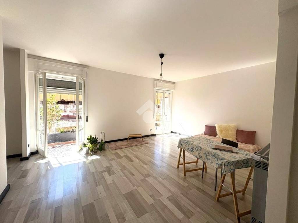 appartamento in vendita a Napoli in zona Chiaia