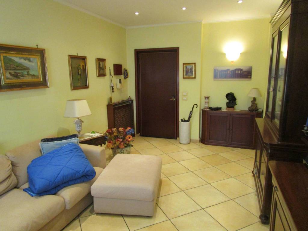 appartamento in vendita a Napoli in zona Pianura