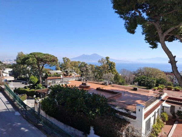 appartamento in vendita a Napoli in zona Posillipo