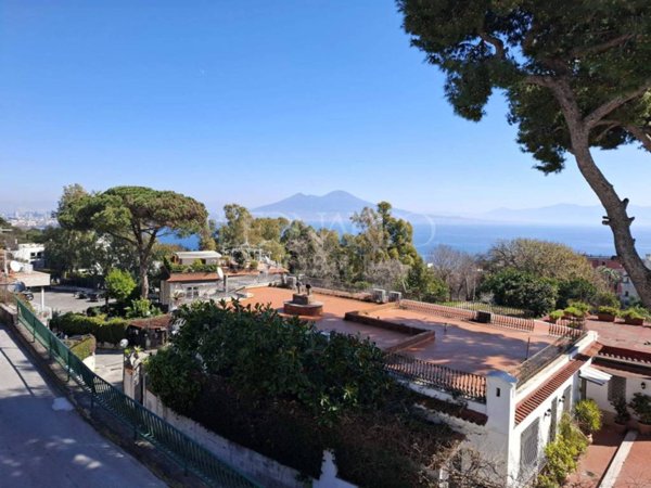 appartamento in vendita a Napoli in zona Posillipo