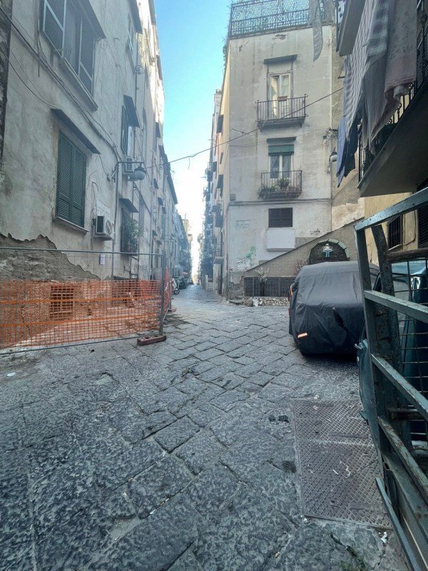 locale di sgombero in vendita a Napoli