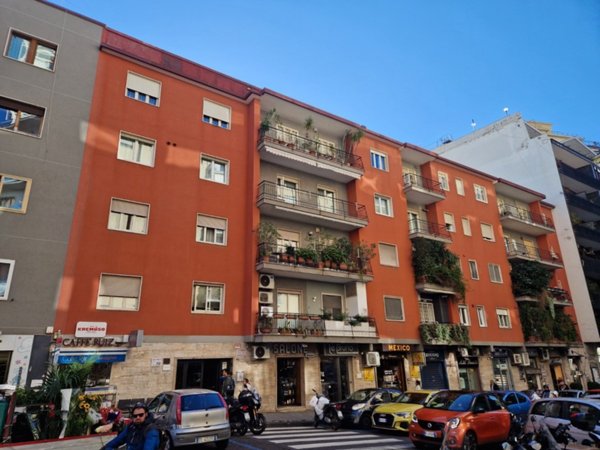 appartamento in vendita a Napoli in zona Chiaia