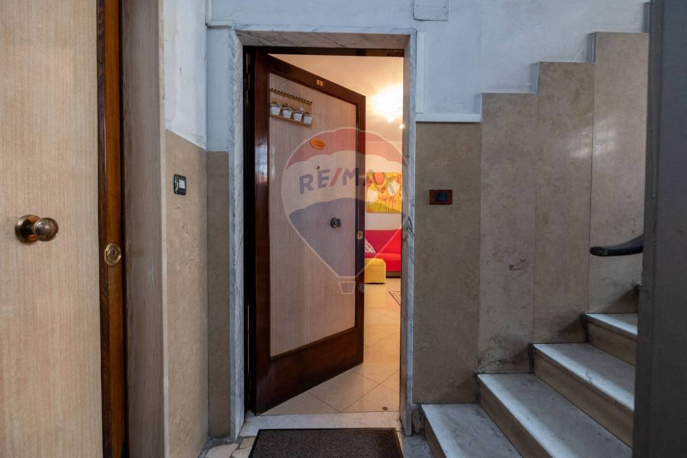 appartamento in vendita a Napoli in zona San Lorenzo