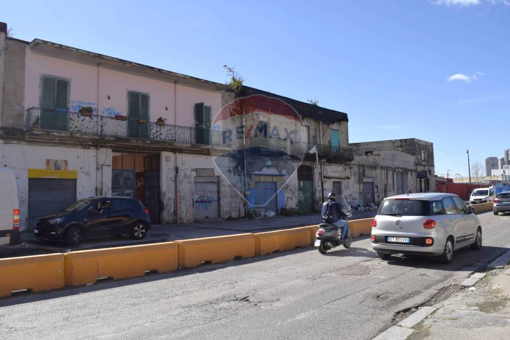 casa indipendente in vendita a Napoli in zona Poggioreale