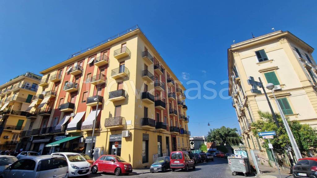 appartamento in vendita a Napoli in zona Stella