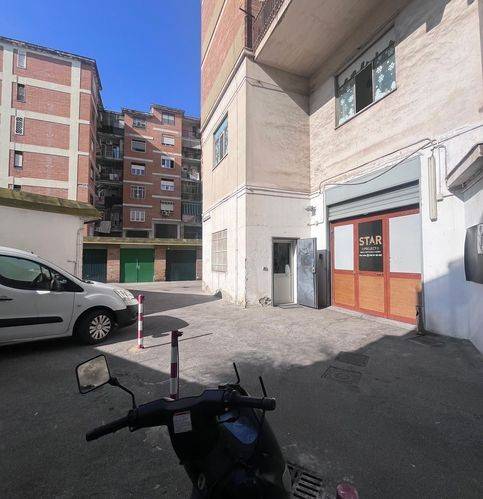 negozio in vendita a Napoli in zona Pianura