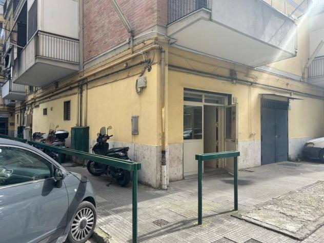 negozio in vendita a Napoli in zona Porto