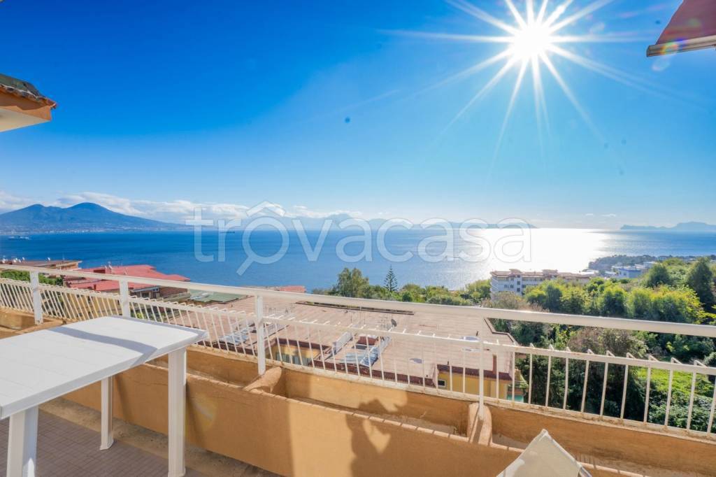 appartamento in vendita a Napoli in zona Posillipo