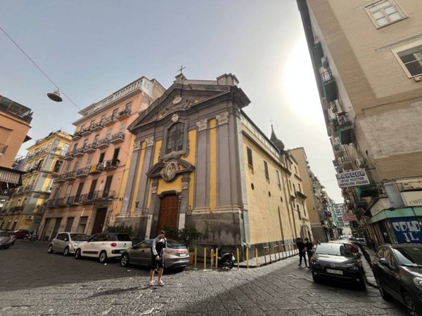 negozio in vendita a Napoli in zona Pendino / San Giuseppe