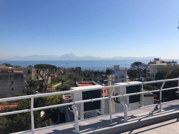 casa indipendente in vendita a Napoli in zona Bagnoli