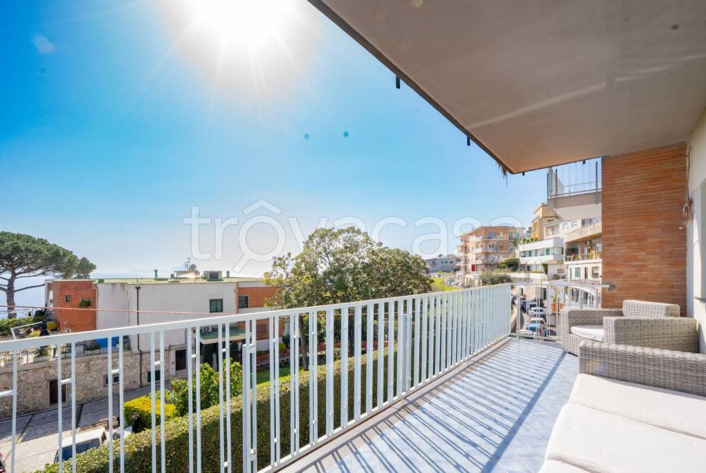 appartamento in vendita a Napoli in zona Posillipo