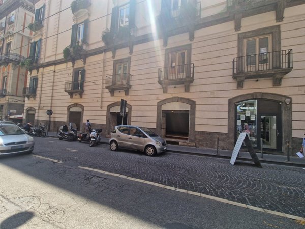 bivano in vendita a Napoli in zona Vomero