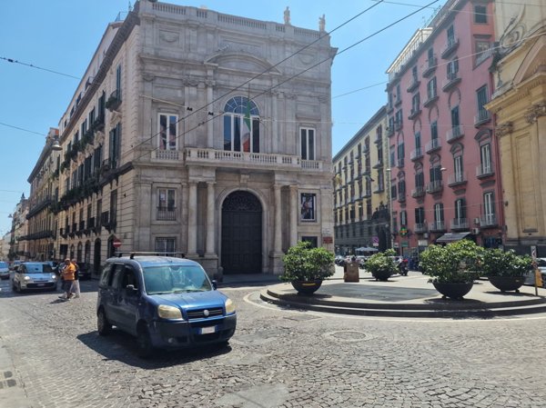bivano in vendita a Napoli in zona Vomero